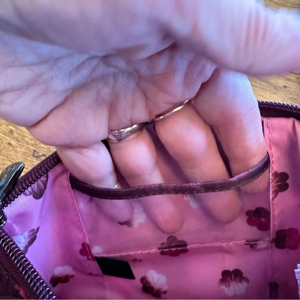 lug peekaboo wristlet
